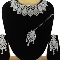 Women Click Stone-Studded Jewellery Set image 3