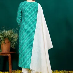 C J Enterprise Women Ethnic Motifs Printed Regular Thread Work Kurta with Churidar & With Dupatta image 2