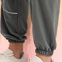 HRX by Hrithik Roshan Men Paneled Regular Fit Joggers image 5