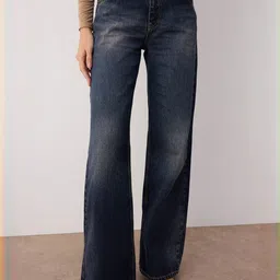 Trendyol Women Regular Fit Mid-Rise Light Fade Jeans-image-20