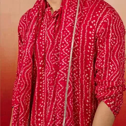 VASTRAMAY Men Bandhani Printed Regular Kurta with Patiala & With Dupatta image 2