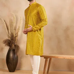 SWAGG INDIA Men Embroidered Thread Work Liva Kurta image 5