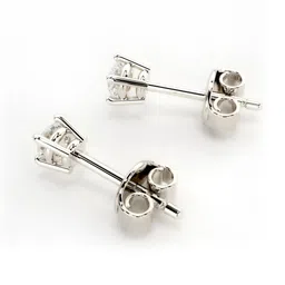 VALANOVA BIS Hallmarked 18K White Gold Diamond Studded Earrings 0.91 gms image 4