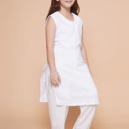 Arshia Fashions Girls Floral Regular Thread Work Kurti with Salwar image 5