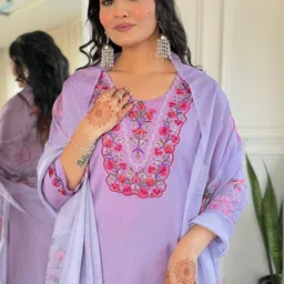 ATOXIC Women Floral Embroidered Regular Thread Work Chanderi Cotton Kurta with Trousers & With Dupatta image 4