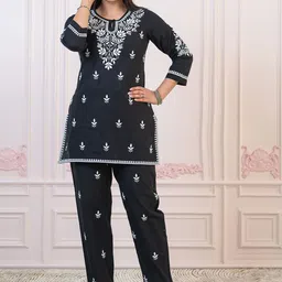 Juniper Women Floral Embroidered Regular Thread Work Pure Cotton Kurti with Trousers image 4