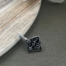 NAMAN ARTS Silver-Plated Stud Nosepin image 3