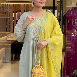 Kesudi Women Floral Embroidered Tiered Thread Work Pure Silk Kurta with Trousers & With Dupatta image 2