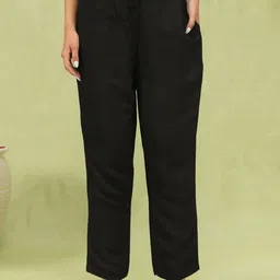 VredeVogel Floral Embroidered Thread Work Straight Kurta With Trousers & Dupatta image 3