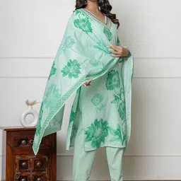 IkDaiya Women Floral Printed Regular Pure Cotton Kurta with Trousers & With Dupatta image 4