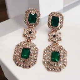 Women Click Stone-Studded Jewellery Set image 5