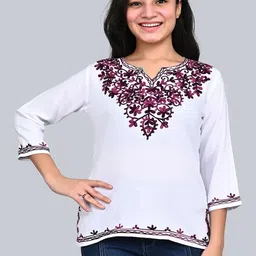 Naida Floral Embroidered V-Neck Thread Work Thread Work Kurti-picture-18