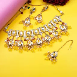 StileAdda Gold-Plated Kundan-Studded & Beaded Jewellery Set-image-99