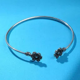 SOHI Women Silver-Toned Brass Silver-Plated Cuff Bracelet image 1