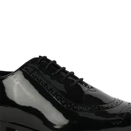 MONKSTORY Men Glossy Classic Textured Patent Leather Formal Oxfords image 4