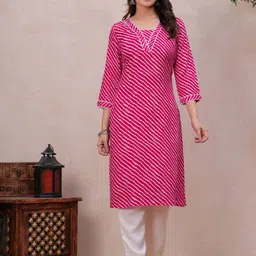 NAVYAAZRI Women Leheriya Printed Sequinned Kurta-image-2