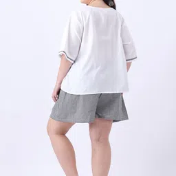 Qurvii Women Gingham Checked Plus Size Lounge Shorts image 5