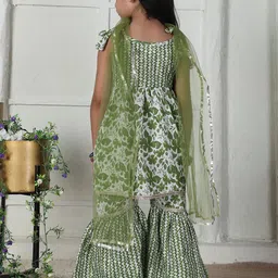 Cutiekins Girls Floral Printed Regular Gotta Patti Kurta with Sharara & Dupatta image 4