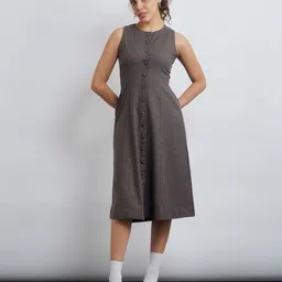 COVE AND LANE Linen Pinafore Midi Dress image 4
