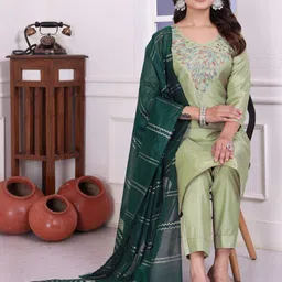 AVNISA ENTERPRISE Floral Yoke Design Thread Work Straight Kurta With Trousers & Dupatta image 4