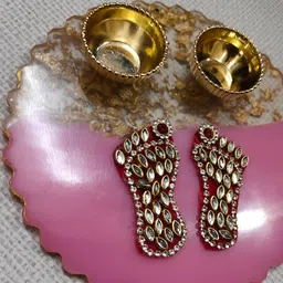 Nutts Pink Resin Art Platter With Laksmi Foot & Roli Chwal Bowl image 4