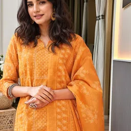 Aaghnya Floral Printed Notch Neck Straight Kurta With Trousers & Dupatta image 4