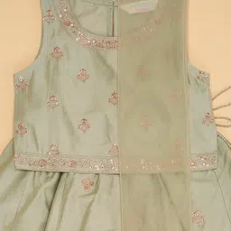 AKKRITI BY PANTALOONS Girls Embroidered Sequinned Ready to Wear Lehenga & Blouse With Dupatta image 5