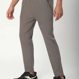 R&B Men Mid-Rise Track Pants image 3