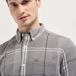 the bear house Men Slim Fit Checkered Button Down Collar Casual Shirt image 5