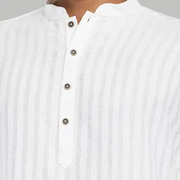 indus route by Pantaloons Men Off White & star white Striped Thread Work Dobby Kurta image 2