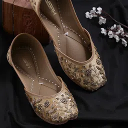 Nysah Women Embellished Party Mojaris Flats-picture-19