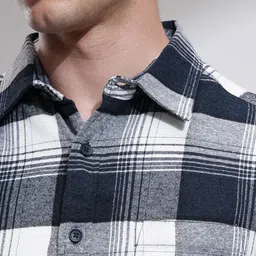 HIGHLANDER Men Spread Collar Tartan Checked Cotton Casual Shirt image 5