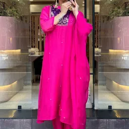 DIVASTRI Embroidered Mandarin Collar Thread Work Straight Kurta With Patiala & Dupatta image 3