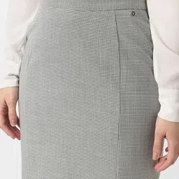 Van Heusen Woman Checked Straight Knee Length Skirt image 4