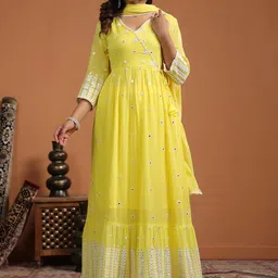 SCAKHI Women Floral Embroidered Kurta with Trousers & Dupatta image 5