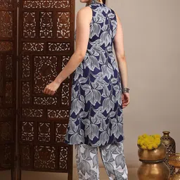 Globus Women Printed Regular Kurta with Trousers image 5