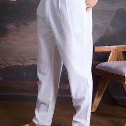 House of Pataudi Embroidered Sequinned Mandarin Collar Straight Kurta With Trouser image 4