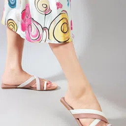 FEET RUNNER Women Colourblocked One Toe Flats image 2