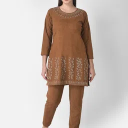 FNOCKS Women Ethnic Motifs Embroidered Regular Beads and Stones Velvet Kurti with Trousers-picture-31