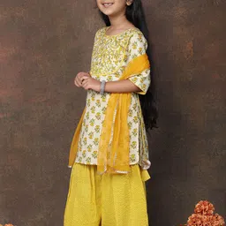 Here&Now X Kinder Kids Girls Printed Gota Patti Pure Cotton Kurti Set With Dupatta image 2