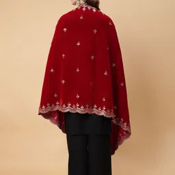 Moda Chales Embroidered Velvet Dupatta with Sequinned image 5
