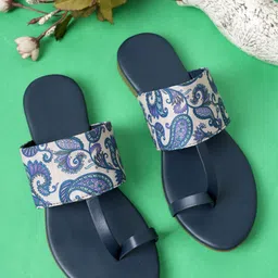 Walkfree Women Printed One Toe Flats-image-43