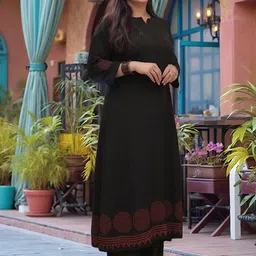 Aaghnya Women Printed Regular Kurta with Trousers image 5
