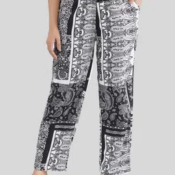 Style Shoes Women Printed Mid-Rise Lounge Pants-image-84