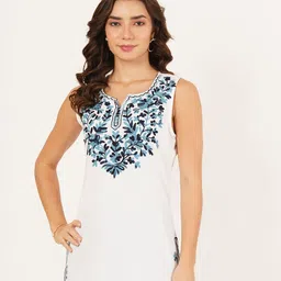 Brownverse Ethnic Motifs Embroidered V-Neck Thread Work Kurti-picture-37