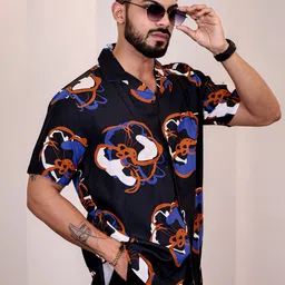 Eszett Graphic Printed Spread Collar Short Sleeves Regular Fit Casual Shirt image 2