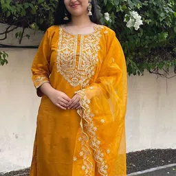 VredeVogel Floral Yoke Design Zari Straight Kurta With Trouser And Dupatta image 3