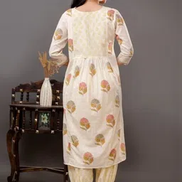 RAISHREE Women Floral Printed Regular Pure Cotton Kurta with Patiala & With Dupatta image 3
