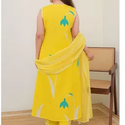 SSART Women Floral Printed Regular Kurta with Trousers & With Dupatta image 5