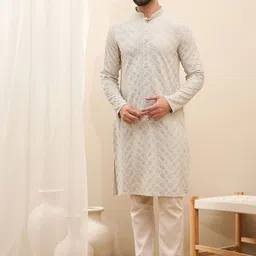 SWAGG INDIA Men Embroidered Sequinned Kurta-image-93